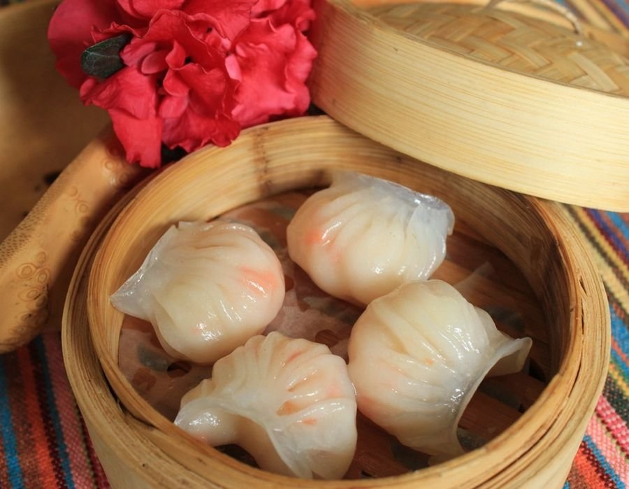 Steamed dumplings in a bamboo basket
